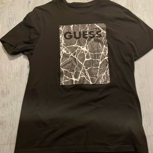 Guess cracked graphic tee